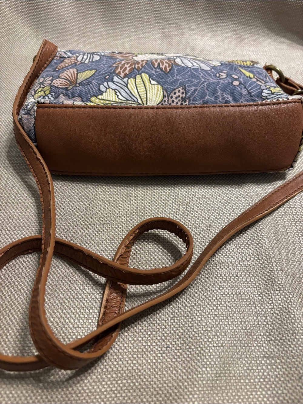 Sakroots Artist Circle Fold-Over Crossbody Bag - Picture 7 of 11